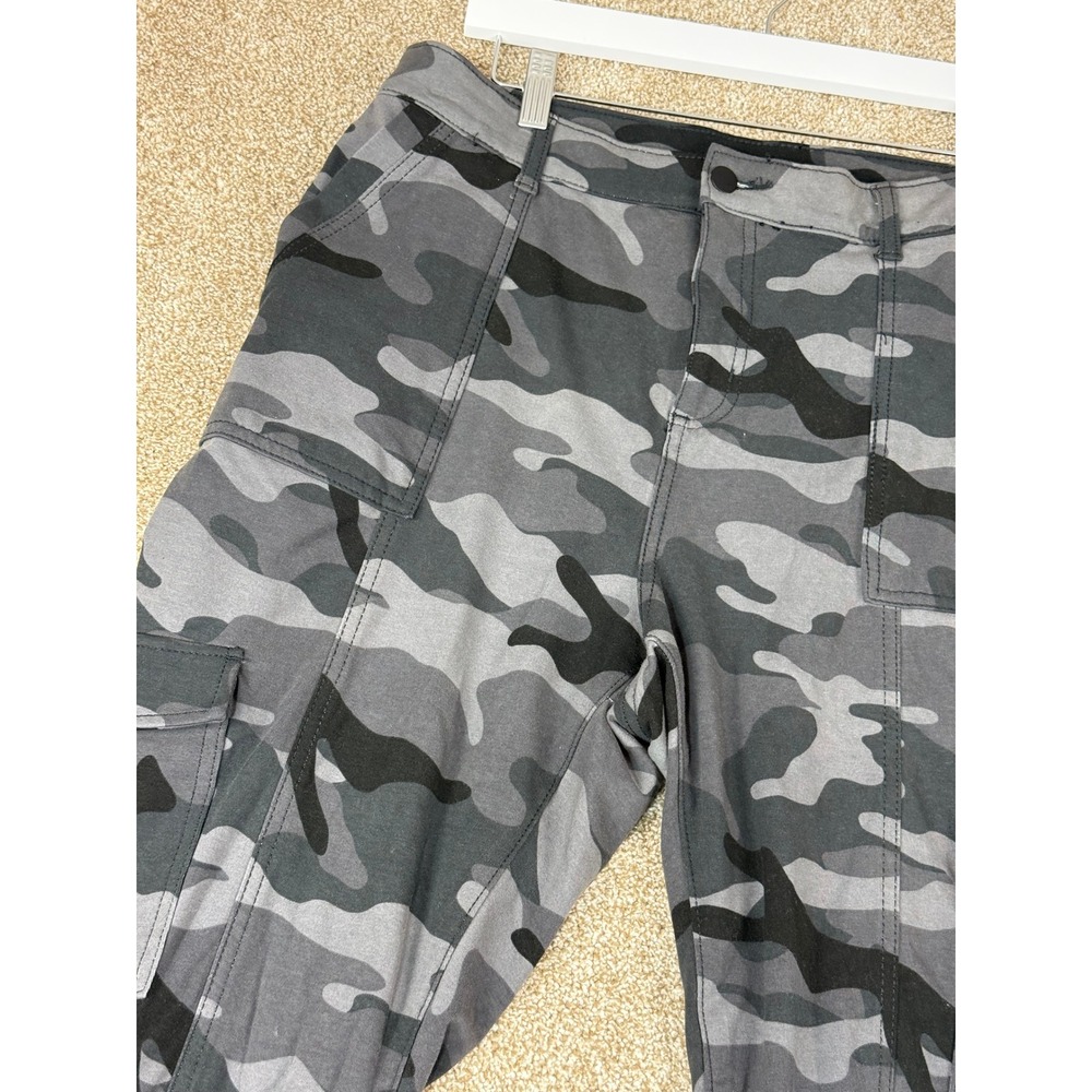 Time and Tru‎ Womens Grey Camo Cargo Pants Size 18 High Rise Stretch Utility Leg